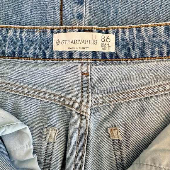 Stradivarius Light Wash Blue Straight Wide Leg High Rise Raw Hem Jeans Size 4 - Picture 4 of 9